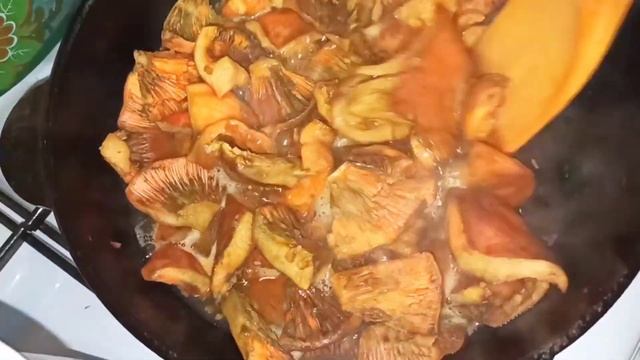 Грибы РЫЖИКИ жареные со сметаной! Как жарить рыжики? Нужно ли варить рыжики перед жаркой?