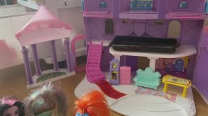 ИГРАЕМ В ДЕТСКОЙ КОМНАТЕ В ИГРУШКИ