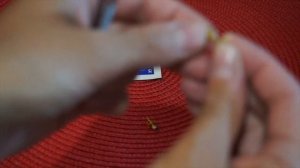 Как расстегнуть (снять) медицинские серьги гвоздики ребенку. Два простых способа.
