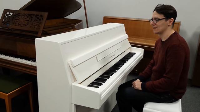 Białe pianino Yamaha смотреть онлайн