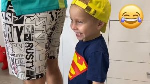 Полезное видео про спорт детям. Лев шутит над папой. Папа думает, что он толстый