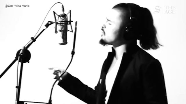 Watch 100 covers of Led Zeppelin's Stairway To Heaven mashed into one смотреть онлайн