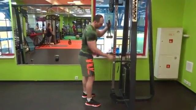 Суперсет на бицепс и трицепс плеча в кроссовере www.fitnesstransformation.me