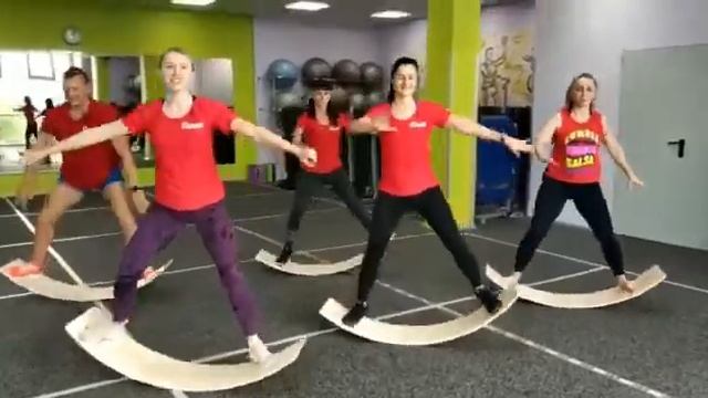 Спортивный инвентарь в фитнес студии. Тренажёр Сибирский борд смотреть онлайн