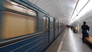 Поезд «Путеизмеритель» на станции Цветной бульвар