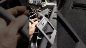 Volkswagen caddy 
2014 снятие заднего подлокотника