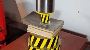 Гидравлический пресс и алмаз- огромный алмаз не выдержал