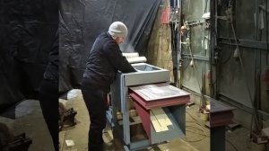 работа станка для изготовления деревянной черепицы