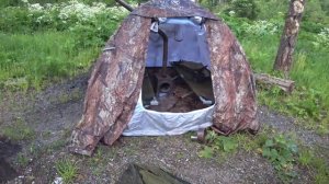 Печка и две раскладушки в палатке Спутник-3