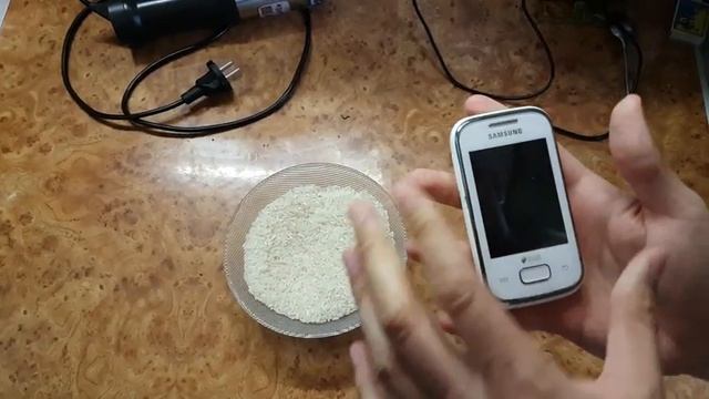 Утопил телефон, просушиваем в рисе смотреть онлайн