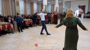 Мужик вышел из толпы и взорвал танец???