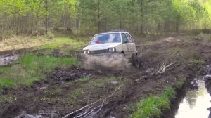 Безумец на самодельной Оке ворвался в лютое бездорожье к джиперам и поставил всех в ступор.