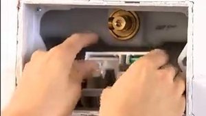 Демонтаж арматуры встроенного бачка унитаза Geberit