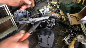 Китайская бензопила!Не заводится...но пилит