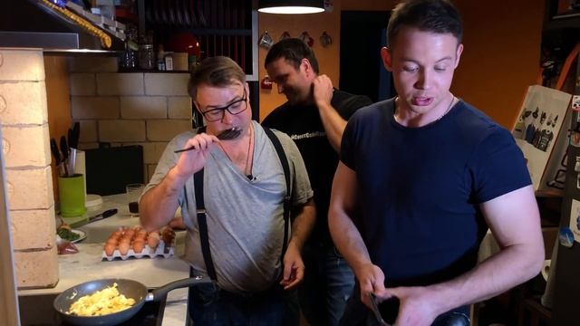 САМЫЙ БЫСТРЫЙ ЗАВТРАК// ЯИЧНИЦА ЗА 30 СЕКУНД// ГОТОВИМ С РУСЛАНОМ #завтрак #яичница смотреть онлайн