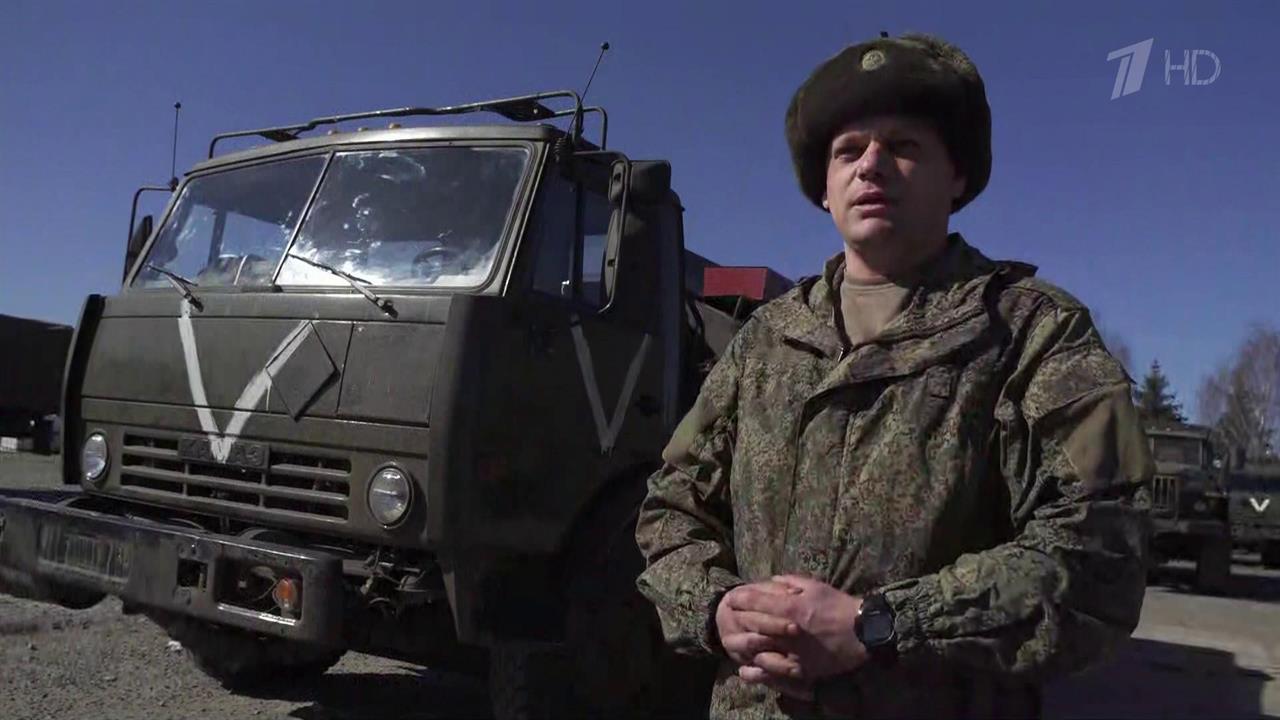 Каждый день водители, рискуя жизнью, везут на передовую топливо, боеприпасы, продукты и воду