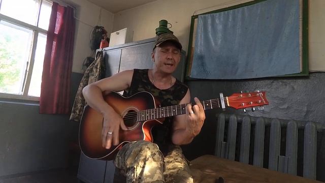 Армейская песня за что мы пьем. Гитара из армейского ящика. За что мы пьем песня. Песня за что мы пьём армейские. За что мы пьём армейские песни под гитару.