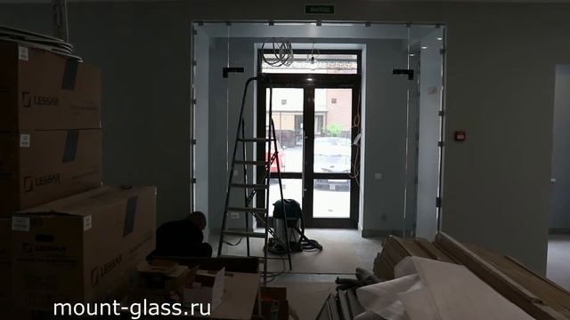 МОНТАЖ МАЯТНИКОВОЙ СТЕКЛЯННОЙ ДВЕРИ смотреть онлайн