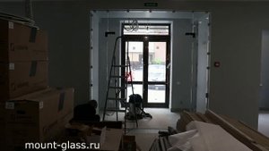 МОНТАЖ МАЯТНИКОВОЙ СТЕКЛЯННОЙ ДВЕРИ