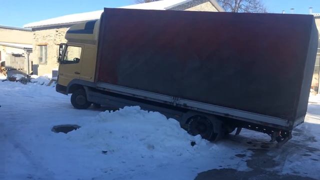 Заезд на разгрузку. Мерседес Атего 818L