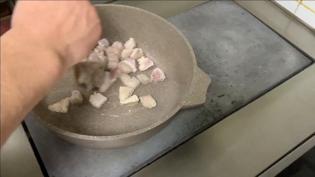 Приготовили Удон со свининой и овощами смотреть онлайн