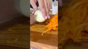 Минтай, тушенный с морковью и луком в томатном соусе – простой и быстрый рецепт?