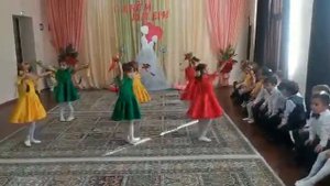 Танец "Цветы для мамы" ко Дню матери.