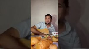 Казах Играет на гитаре и не реально поёт