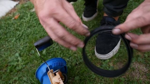 How to replace a BMW E36 fuel pump смотреть онлайн