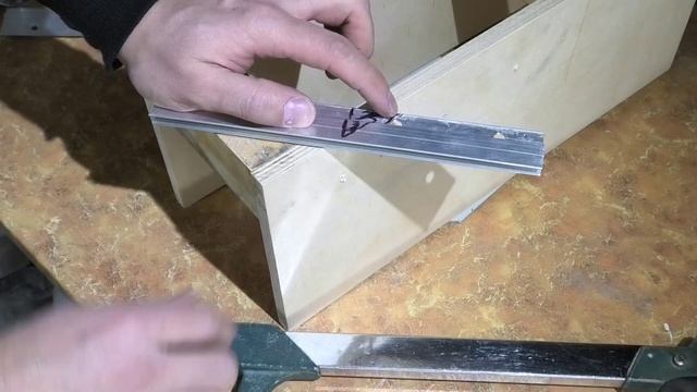 Ваши вопросы: Натяжной потолок на мансарде как запилить стеновой профиль для натяжного потолка? смотреть онлайн