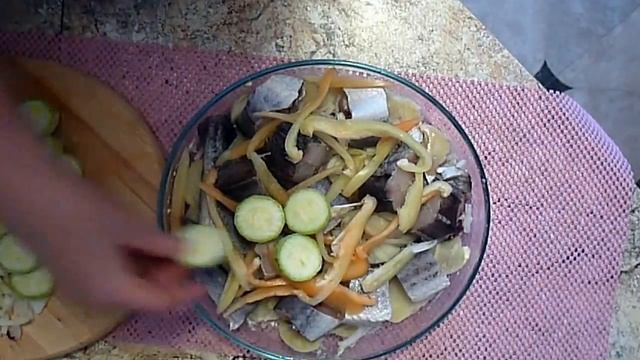 ?Минтай, запеченный в духовке  с кабачком  и картофелем