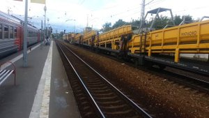 Тепловоз 2м62у-0030 со щебнеочистительной машиной. Станция Сергиев Посад