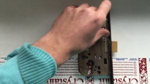 Как изменить направление язычка на защелке Adden Bau