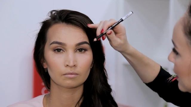Как правильно сделать «голливудские» стрелки подводкой? Все секреты идеальных стрелок на глазах смотреть онлайн