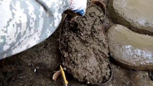 Вы будете удивлины, что можно сделать бетонную дорожку без специальных форм, и инструментов.