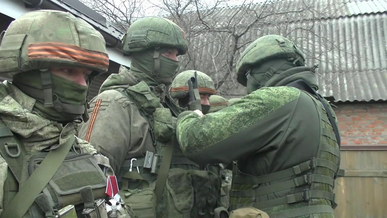 В Киевской области десантникам, проявившим мужеств...е спецоперации, вручили государственные награды