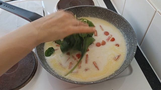 Лосось со шпинатом в кокосовом молоке смотреть онлайн