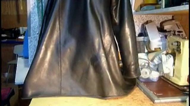 вырванный уголком кусочек кожи на кожаной куртке Ремонтируем смотреть онлайн