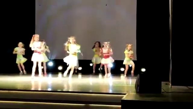 Классика Рузы. Танец "Сделаем селфи" смотреть онлайн