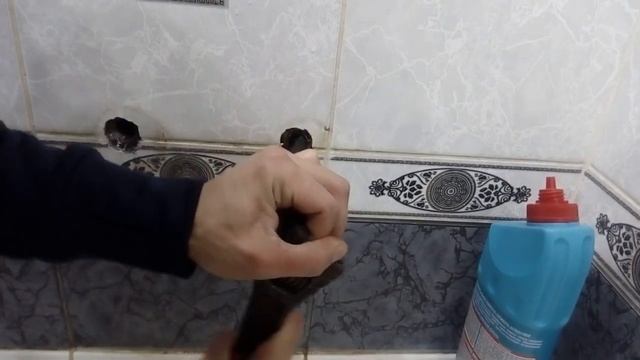 Как выкрутить? отломился смеситель.  отломилась резьба крана, отломился кран.