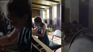 Известный романс " На заре ты ее не буди" душевно звучит в устах ребенка .