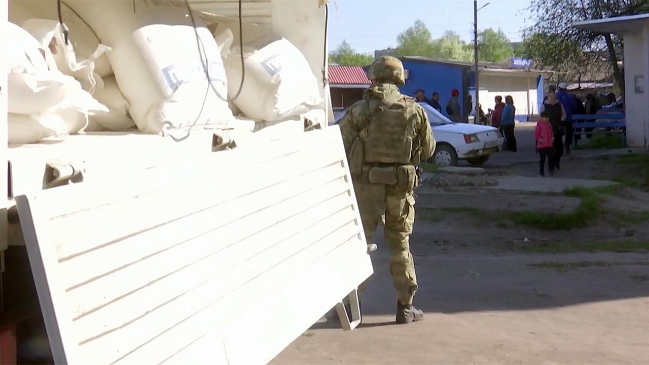 Около тысячи гуманитарных акций провели российские военнослужащие за последний месяц на Украине