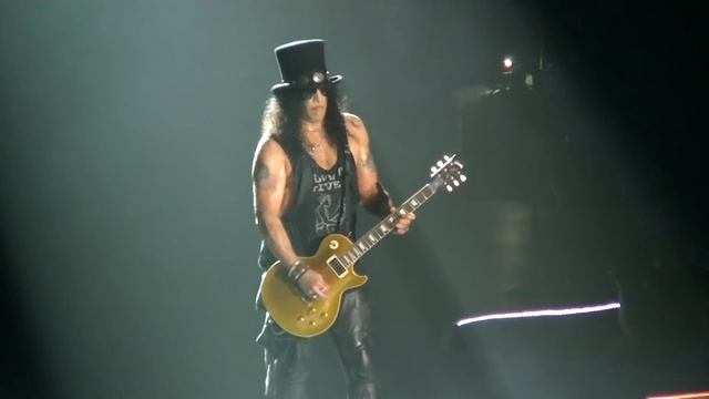 GUNS N' ROSES - SLASH GUITAR SOLO - THE FORUM 11-25-2017