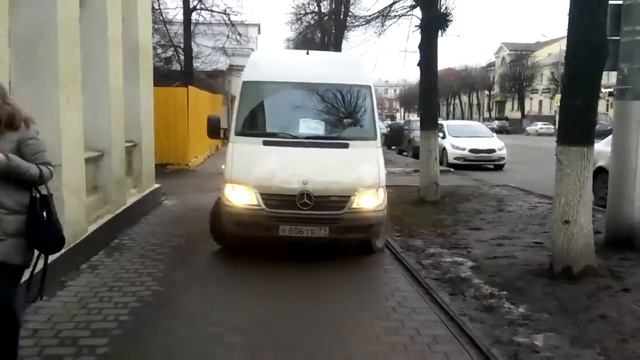 Езда по тротуару на Октябрьской смотреть онлайн