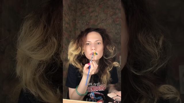 Необычный цвет губ ?