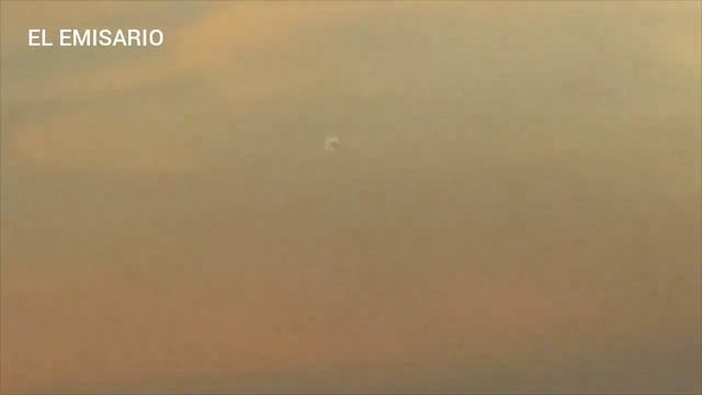 Ovni simulando ser una nube en Zagora (MARRUECOS) 24-04-2020- смотреть онлайн