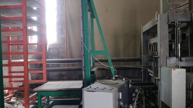 Автоматический вибропресс для производства тротуарной плитки.