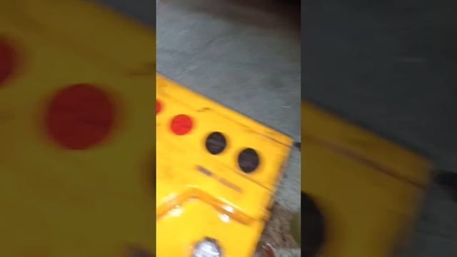 Чистим контакты на аккумуляторе. смотреть онлайн