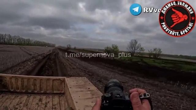 1++‼️?☠️Боевики ВСУ впервые показали новый отрезок «Дороги смерти» у Бахмута
Показан участок пути,