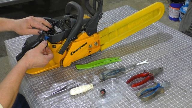 Замена топливного праймера в бензопиле#Chainsaw fuel primer replacement смотреть онлайн